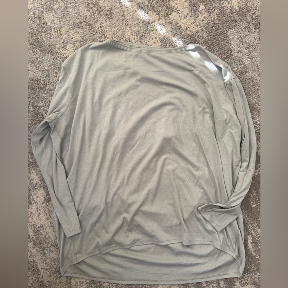 Lululemon back in action long sleeve NULU